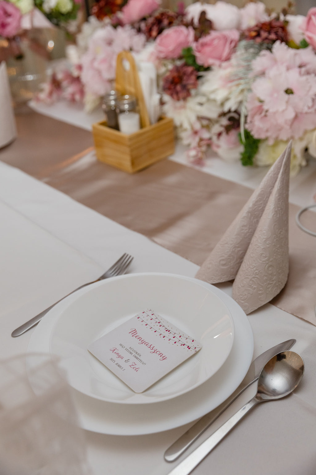 Esküvői Székmasni+Asztal Futó Szett - bérléssel