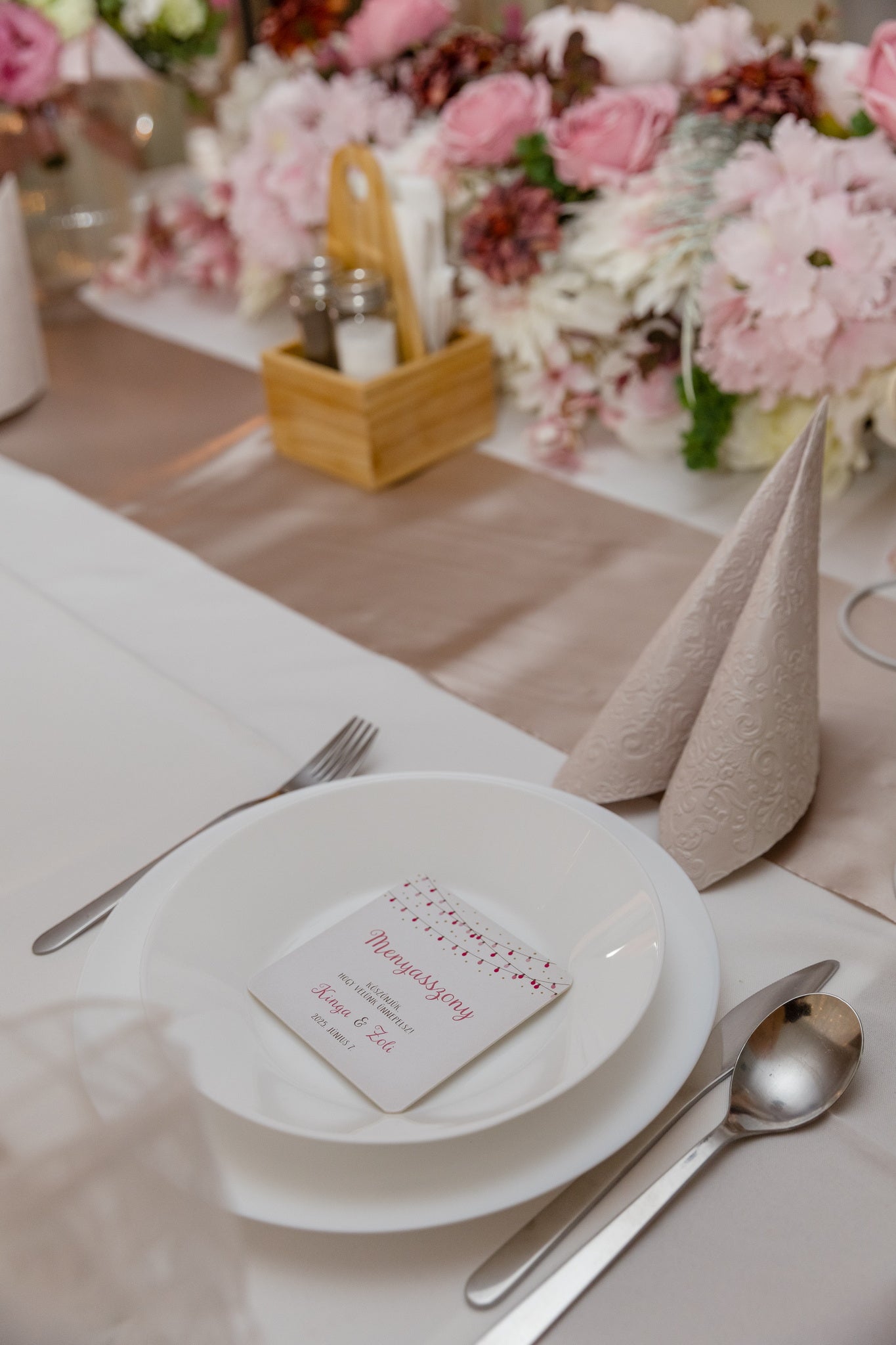 Esküvői Székmasni+Asztal Futó Szett - bérléssel