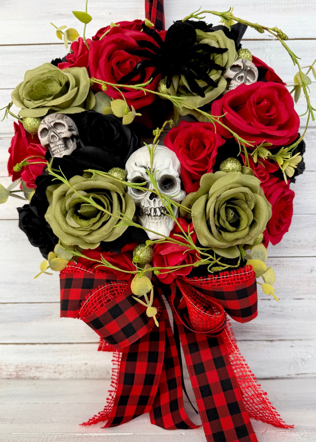 🎃 Halloween kopogtató – rózsák, koponyák és fekete pók