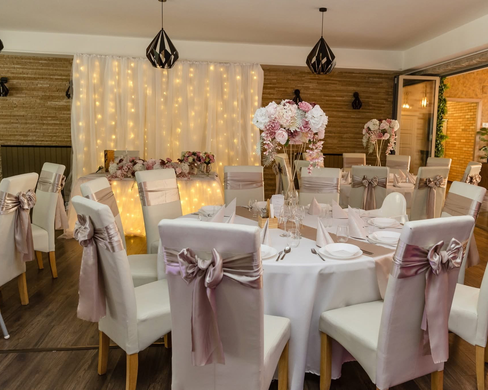 Esküvői Székmasni+Asztal Futó Szett - bérléssel