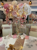 Esküvő asztal - Virágdekoráció állvánnyal - bérléssel