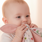 Ronci nyuszi baba szett – textil nyuszi, rágóka és nyálkendő